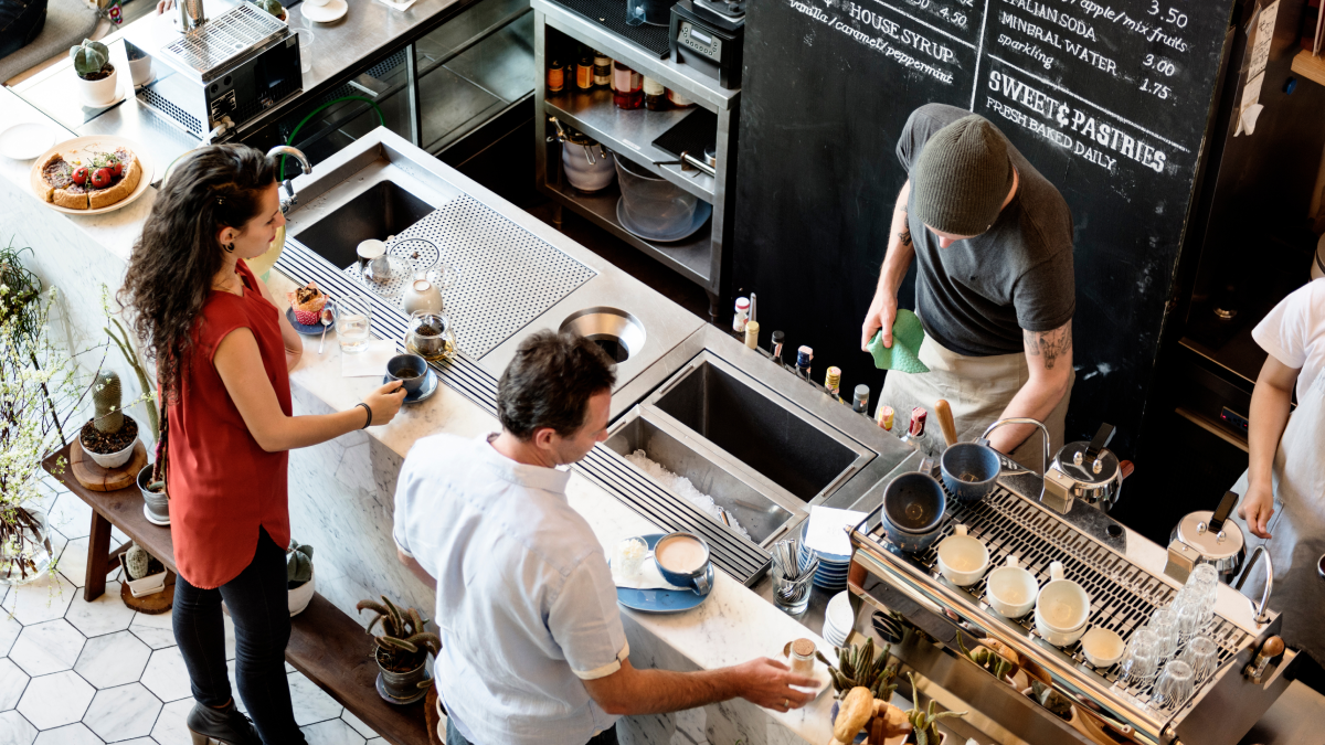 Warum Quick-Service-Restaurants Sprach-KI für die Telefonannahme brauchen