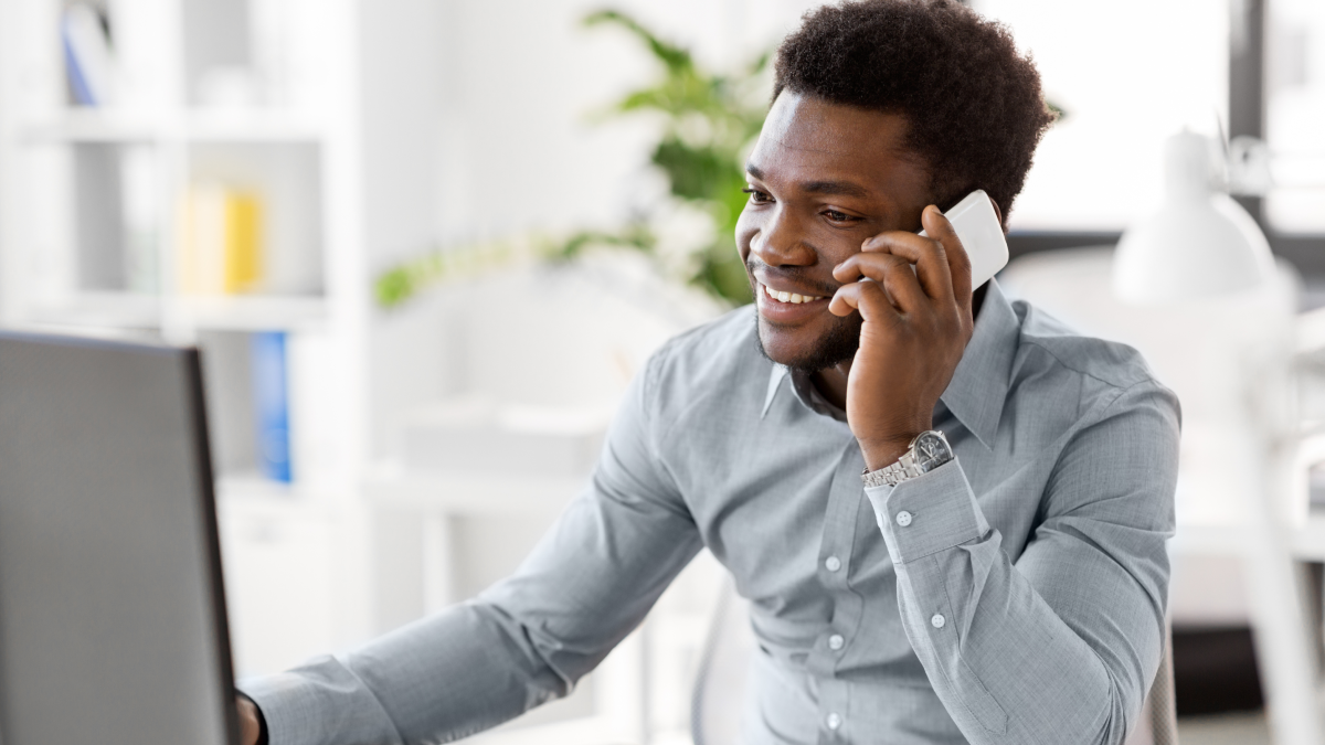 10 Gründe, warum KI-Telefonassistenz besser ist als Restaurant-Callcenter