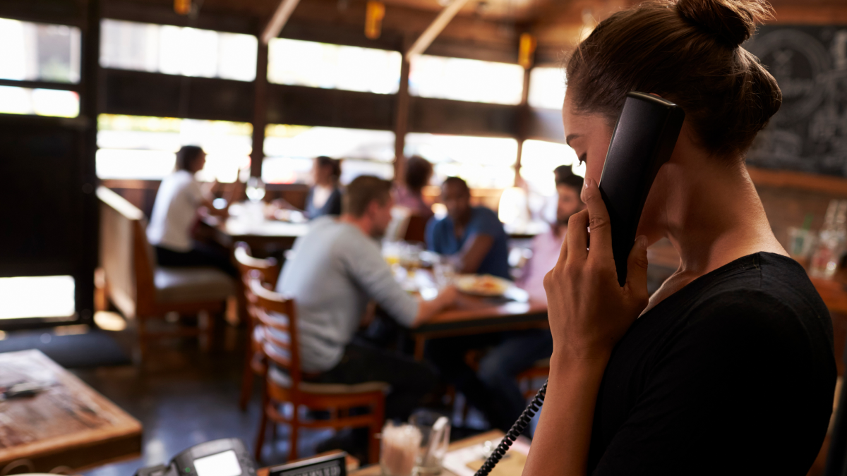 Telefonservices für Restaurants: Der Betreiber-Leitfaden 2026 zu Kosten, ROI und der richtigen Lösung
